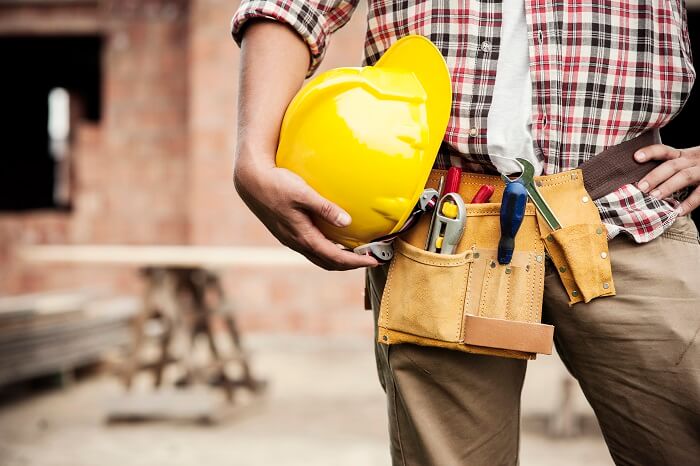 Construtora deverá retificar contrato de trabalho após operador de máquina comprovar recebimento de salário pago por fora